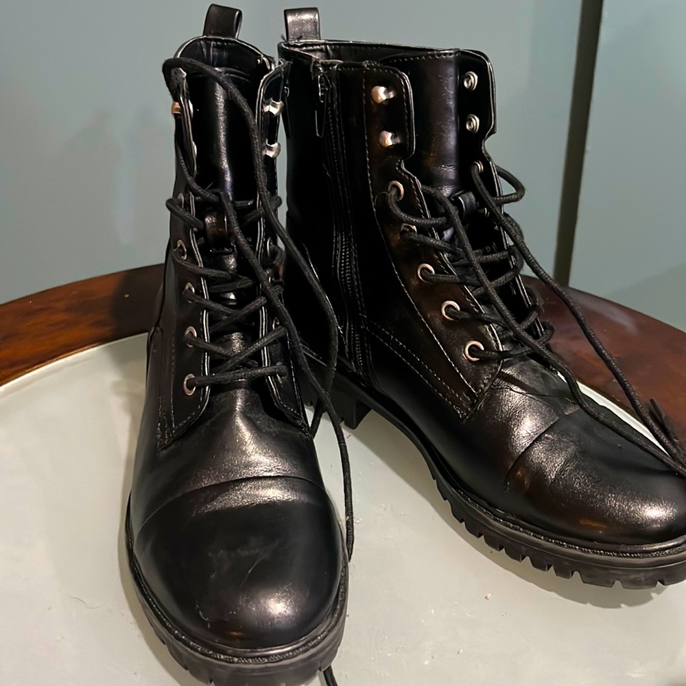 American eagle black ankle lace up books size 7 . New no tag